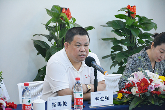 鐘總 拷貝.jpg
